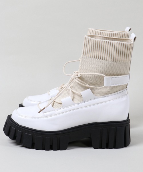 SPINNS（スピンズ）の「レースアップ 合皮ソックスブーツ（ブーツ・レディース・ブラック/ホワイト・L/M/LL）」の6枚目の写真
