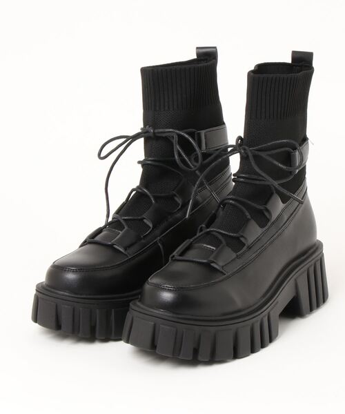 SPINNS（スピンズ）の「レースアップ 合皮ソックスブーツ（ブーツ・レディース・ブラック/ホワイト・L/M/LL）」の11枚目の写真