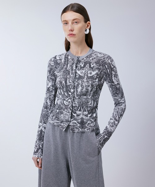 JNBY(ジェーエヌビーワイ)の「Miao Silver Jewelry Crew-neck Cardigan(ニット/セーター・レディース・グレー/ブルー・36/38/40)」の2枚目の写真