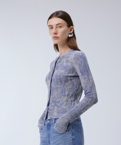 JNBY(ジェーエヌビーワイ)の「Miao Silver Jewelry Crew-neck Cardigan(ニット/セーター・レディース・グレー/ブルー・36/38/40)」の12枚目の写真