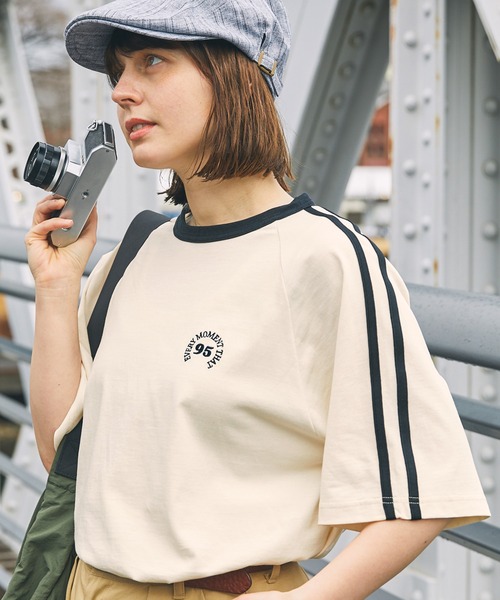 MONO-MART LADY'S(モノマートレディース)の「ナンバリングロゴ刺繍 ラグランライン半袖Tシャツ(Tシャツ/カットソー・レディース・ライトブルー/アイボリー/ライトブラウン/スミクロ/ネイビー/グリーン・FREE)」の2枚目の写真