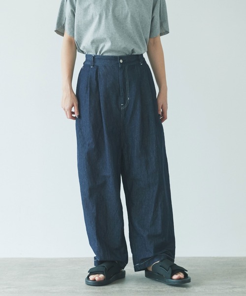 新品タグ付　yuni コットン/リネン デニム テーパードパンツ yuni（ユニ ）の「コットン/リネン denim gum tuck パンツ