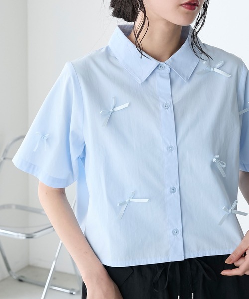 forksy.(フォルクシー)の「【forksy.】リボン付きクロップ半袖シャツ(シャツ/ブラウス・レディース・オフホワイト/ブラック/ブルー・FREE)」の3枚目の写真