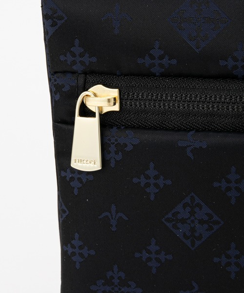 russet（ラシット）の「《トラベルシリーズ・軽量》ナイロンサコッシュ