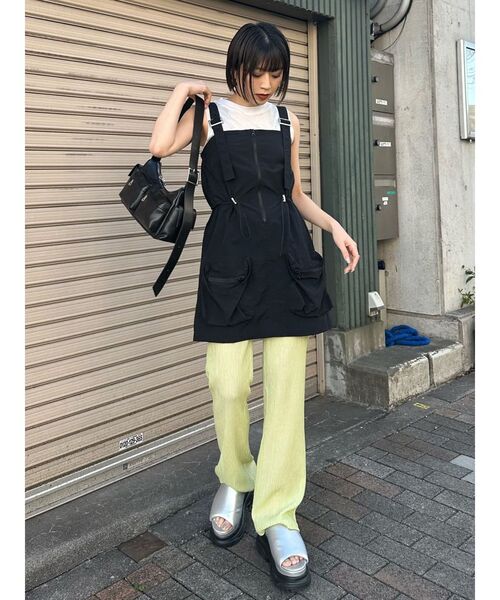 MURUA（ムルーア）の「セミシアーノースリカットトップス（Tシャツ/カットソー・レディース・イエロー/ブラック/ホワイト/ブルー・FREE）」の8枚目の写真