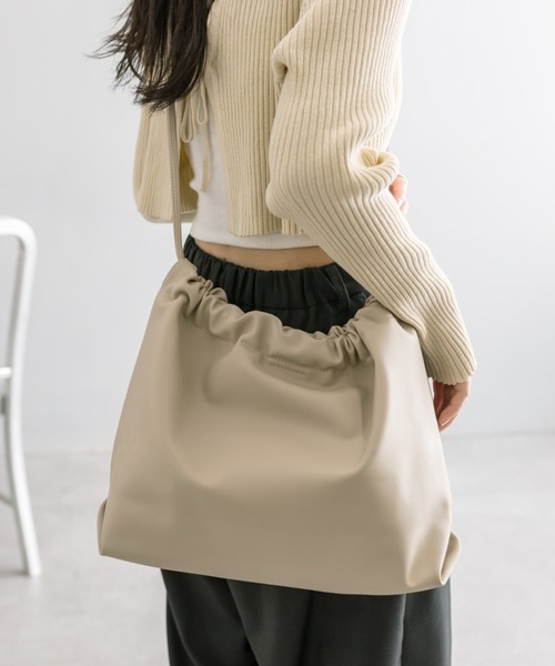 mystic(ミスティック)の「loti ドロストショルダートートバッグ(ショルダーバッグ・レディース・ブラック/アイボリー・ONE SIZE)」の2枚目の写真