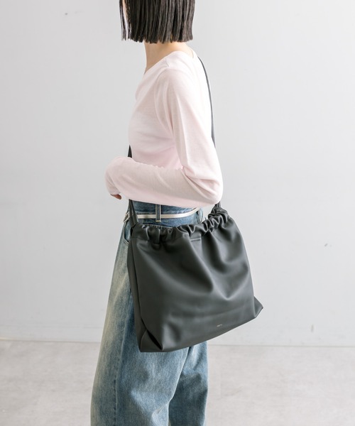 mystic(ミスティック)の「loti ドロストショルダートートバッグ(ショルダーバッグ・レディース・ブラック/アイボリー・ONE SIZE)」の4枚目の写真