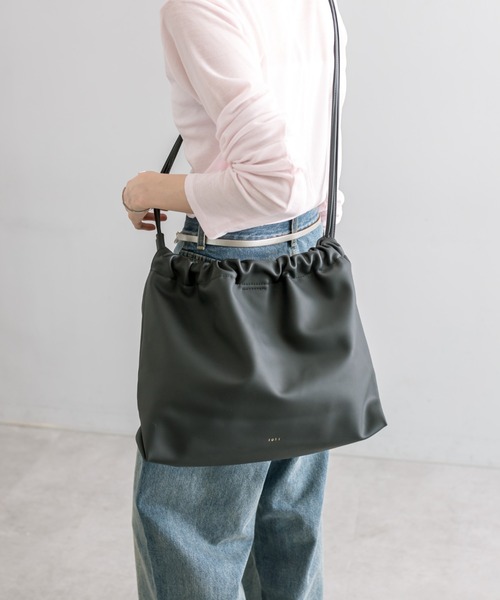 mystic(ミスティック)の「loti ドロストショルダートートバッグ(ショルダーバッグ・レディース・ブラック/アイボリー・ONE SIZE)」の3枚目の写真