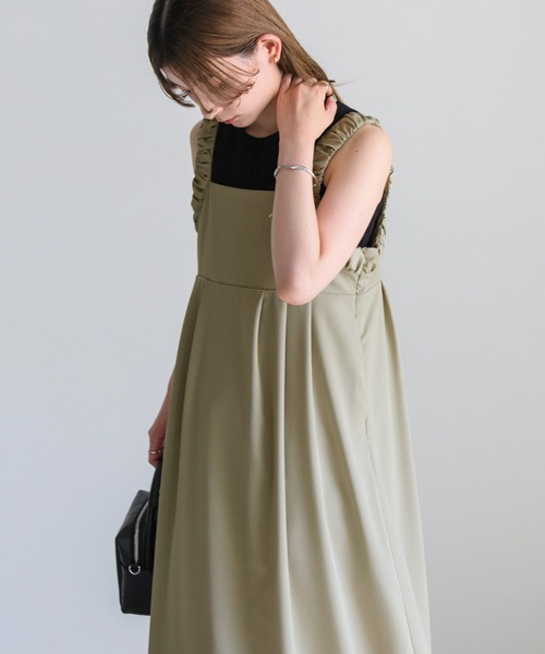 select MOCA(セレクトモカ)の「ショルダーギャザーキャミソールワンピース(ワンピース・レディース・ベージュ/ブラック・FREE)」の6枚目の写真