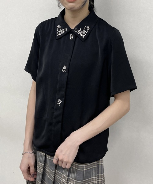 NICOLE CLUB 90s 刺繍 クロップド ボンバージャケット 短丈 NICOLE CLUB（ニコル クラブ）の「比翼刺繍ブラウス（シャツ