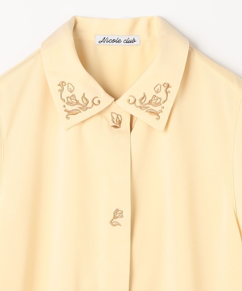 NICOLE CLUB（ニコル　クラブ）の「2WAY衿_比翼刺繍ブラウス（シャツ/ブラウス・レディース・ブラック/イエロー/ブルー/オフホワイト・MEDIUM）」の6枚目の写真
