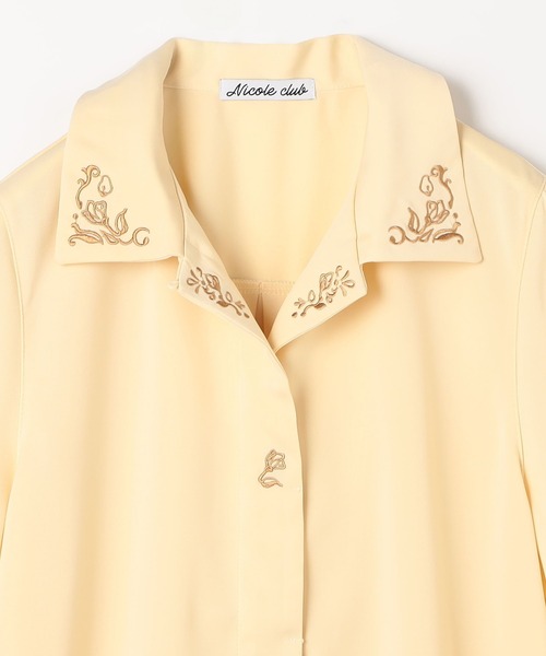 NICOLE CLUB（ニコル　クラブ）の「2WAY衿_比翼刺繍ブラウス（シャツ/ブラウス・レディース・ブラック/イエロー/ブルー/オフホワイト・MEDIUM）」の7枚目の写真