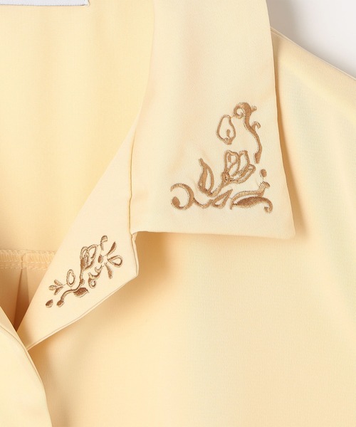 NICOLE CLUB（ニコル　クラブ）の「2WAY衿_比翼刺繍ブラウス（シャツ/ブラウス・レディース・ブラック/イエロー/ブルー/オフホワイト・MEDIUM）」の10枚目の写真