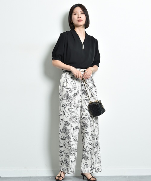 INTERPLANET(インタープラネット)の「モスクレープVネックパールデザイン半袖ブラウス(シャツ/ブラウス・レディース・オフホワイト/グレー/ブラック・FREE)」の11枚目の写真