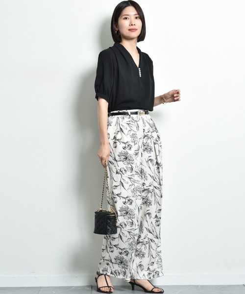 INTERPLANET(インタープラネット)の「モスクレープVネックパールデザイン半袖ブラウス(シャツ/ブラウス・レディース・オフホワイト/グレー/ブラック・FREE)」の12枚目の写真