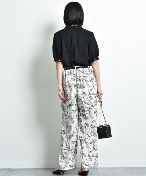 INTERPLANET(インタープラネット)の「モスクレープVネックパールデザイン半袖ブラウス(シャツ/ブラウス・レディース・オフホワイト/グレー/ブラック・FREE)」の13枚目の写真