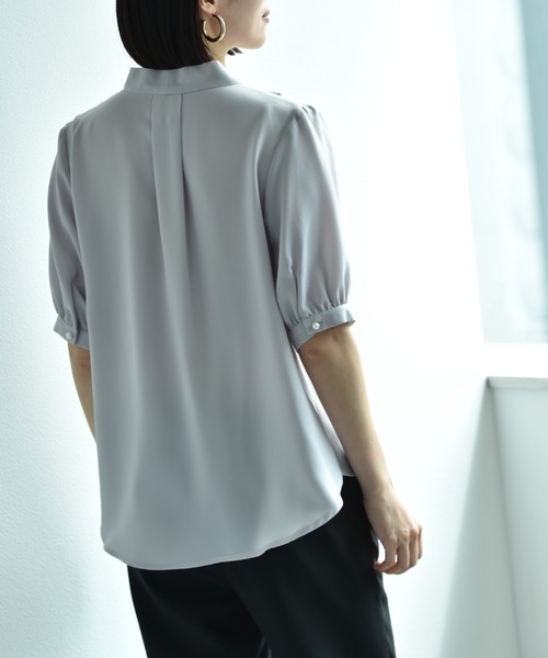 INTERPLANET(インタープラネット)の「モスクレープVネックパールデザイン半袖ブラウス(シャツ/ブラウス・レディース・オフホワイト/グレー/ブラック・FREE)」の17枚目の写真