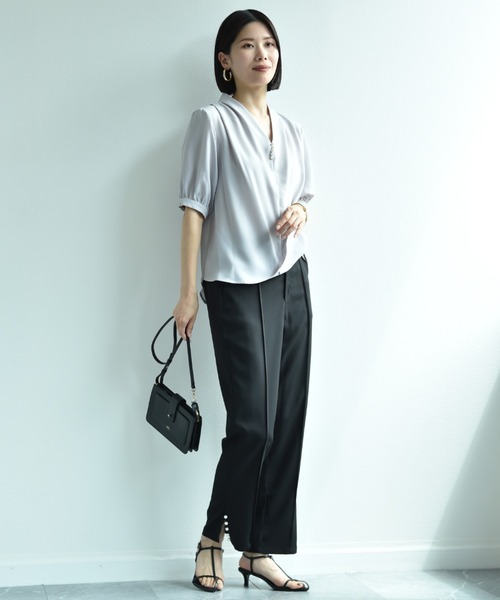 INTERPLANET(インタープラネット)の「モスクレープVネックパールデザイン半袖ブラウス(シャツ/ブラウス・レディース・オフホワイト/グレー/ブラック・FREE)」の20枚目の写真