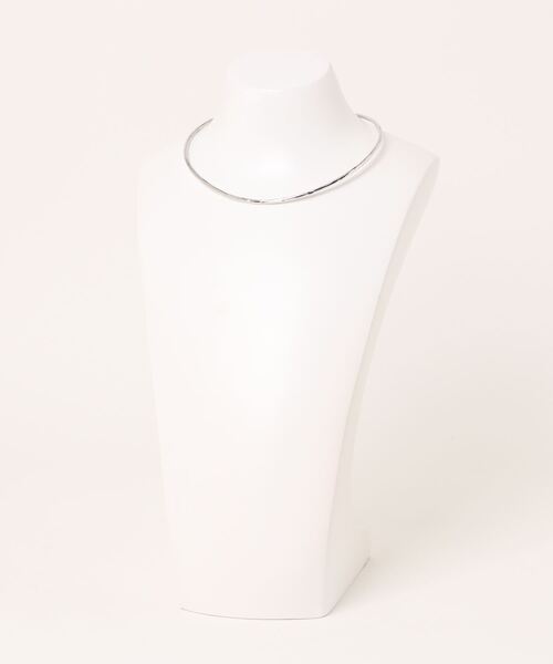 tone（トーン）の「【ECRu.】テクスチャー メタル チョーカー/ネックカフ（チョーカー・レディース・シルバー/ゴールド・FREE）」の5枚目の写真