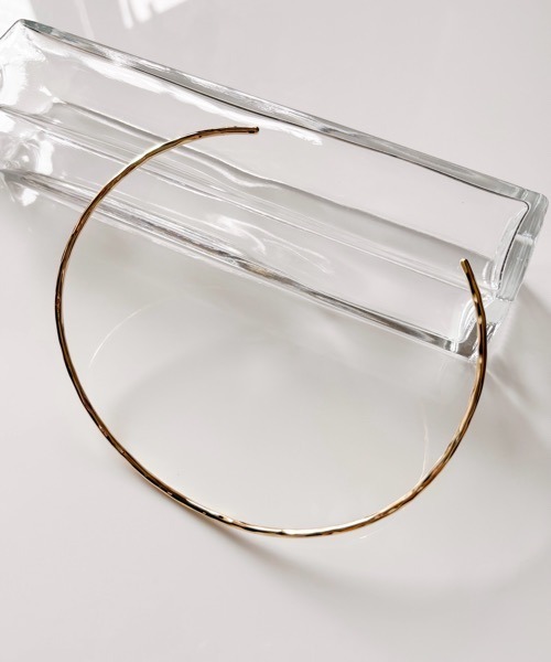 tone（トーン）の「【ECRu.】テクスチャー メタル チョーカー/ネックカフ（チョーカー・レディース・シルバー/ゴールド・FREE）」の3枚目の写真