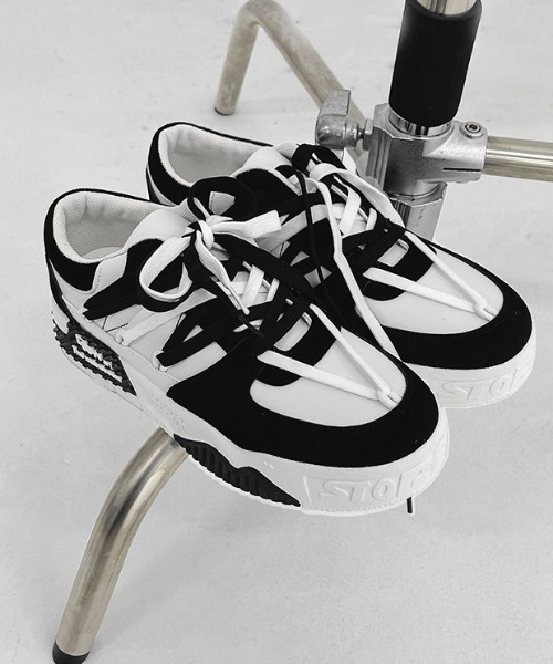 MGV(エムジーヴィー)の「Two-Tone Logo Sneakers(スニーカー・メンズ・ブラック/ブルー/グリーン・LARGE/X-LARGE/MEDIUM)」の1枚目の写真