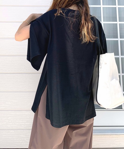 Q（キュー）の「スリットスリーブロゴT（Tシャツ/カットソー・レディース・ブラック/ホワイト・MEDIUM）」の9枚目の写真