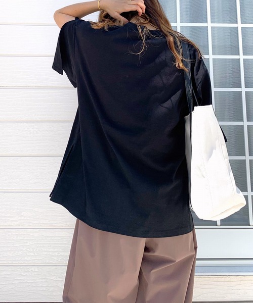 Q（キュー）の「スリットスリーブロゴT（Tシャツ/カットソー・レディース・ブラック/ホワイト・MEDIUM）」の10枚目の写真