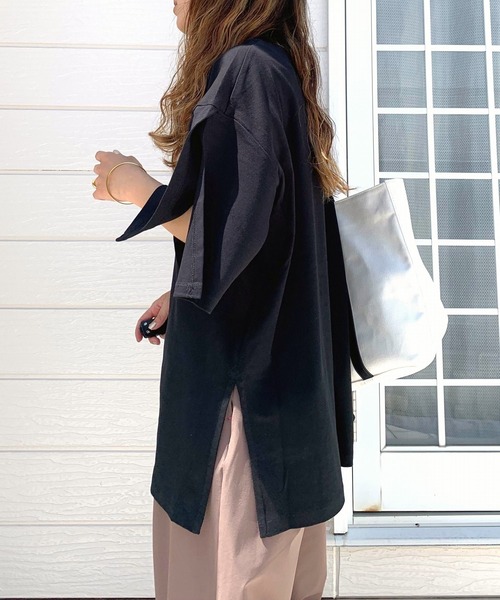 Q（キュー）の「スリットスリーブロゴT（Tシャツ/カットソー・レディース・ブラック/ホワイト・MEDIUM）」の8枚目の写真