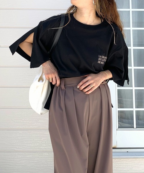 Q（キュー）の「スリットスリーブロゴT（Tシャツ/カットソー・レディース・ブラック/ホワイト・MEDIUM）」の6枚目の写真