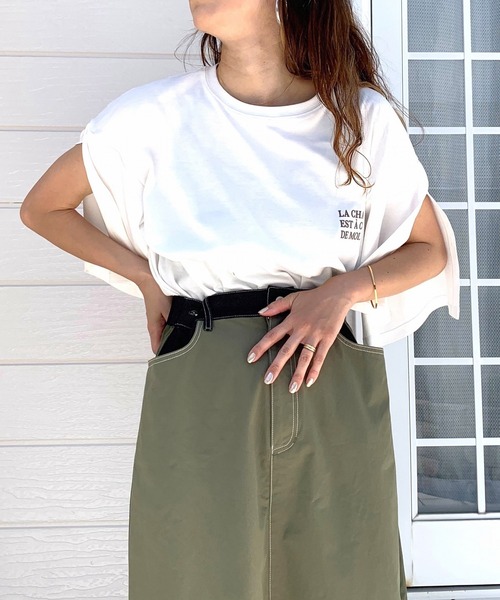 Q（キュー）の「スリットスリーブロゴT（Tシャツ/カットソー・レディース・ブラック/ホワイト・MEDIUM）」の11枚目の写真