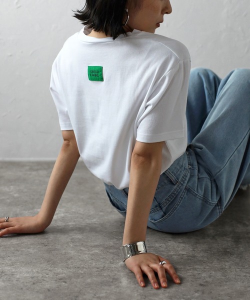 Bonjour Sagan(ボンジュールサガン)の「バックカラーロゴラベルTシャツ(Tシャツ/カットソー・レディース・ホワイト系その他/ホワイト×グリーン/ホワイト×ホワイト/グレー系その他/グレー×ピンク・FREE)」の2枚目の写真