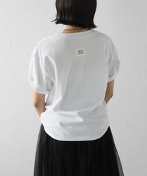 バックカラーロゴラベルTシャツ