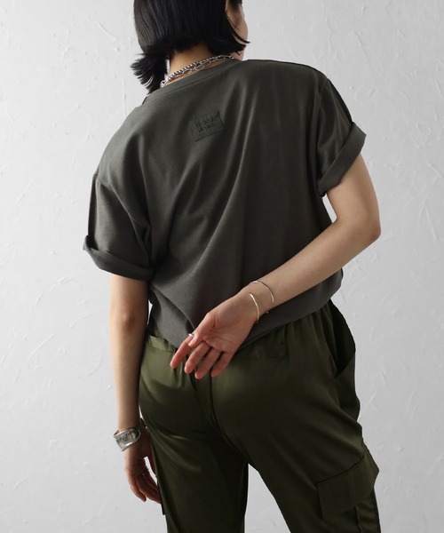 Bonjour Sagan(ボンジュールサガン)の「バックカラーロゴラベルTシャツ(Tシャツ/カットソー・レディース・ホワイト系その他/ホワイト×グリーン/ホワイト×ホワイト/グレー系その他/グレー×ピンク・FREE)」の4枚目の写真
