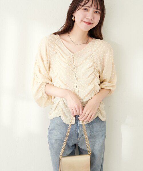 natural couture(ナチュラルクチュール)の「ドビードットシャーリングトップス(シャツ/ブラウス・レディース・アイボリー/ブラック/ブルー/ピンク・FREE)」の7枚目の写真