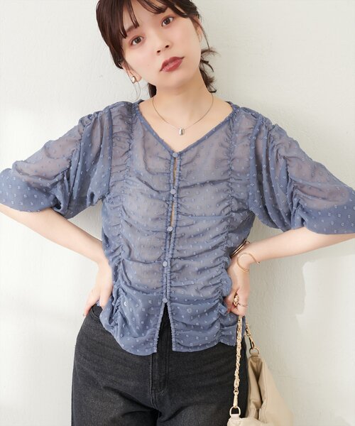natural couture(ナチュラルクチュール)の「ドビードットシャーリングトップス(シャツ/ブラウス・レディース・アイボリー/ブラック/ブルー/ピンク・FREE)」の18枚目の写真