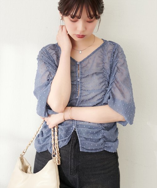 natural couture(ナチュラルクチュール)の「ドビードットシャーリングトップス(シャツ/ブラウス・レディース・アイボリー/ブラック/ブルー/ピンク・FREE)」の19枚目の写真