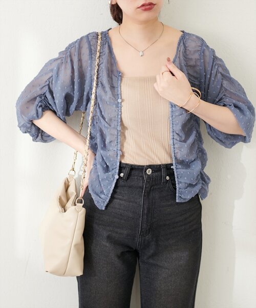 natural couture(ナチュラルクチュール)の「ドビードットシャーリングトップス(シャツ/ブラウス・レディース・アイボリー/ブラック/ブルー/ピンク・FREE)」の15枚目の写真
