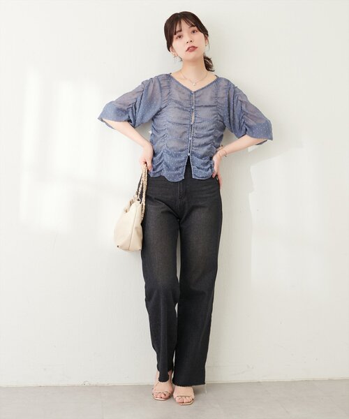 natural couture(ナチュラルクチュール)の「ドビードットシャーリングトップス(シャツ/ブラウス・レディース・アイボリー/ブラック/ブルー/ピンク・FREE)」の20枚目の写真