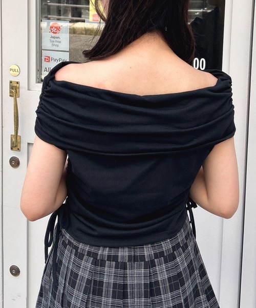 INGNI(イング)の「サイドギャザーオフショルトップス(Tシャツ/カットソー・レディース・オフホワイト/ブラック/ブラウン・M)」の13枚目の写真