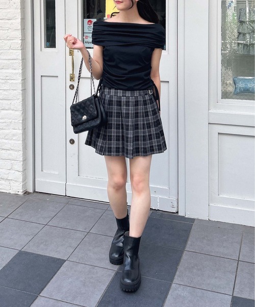 INGNI(イング)の「サイドギャザーオフショルトップス(Tシャツ/カットソー・レディース・オフホワイト/ブラック/ブラウン・M)」の14枚目の写真