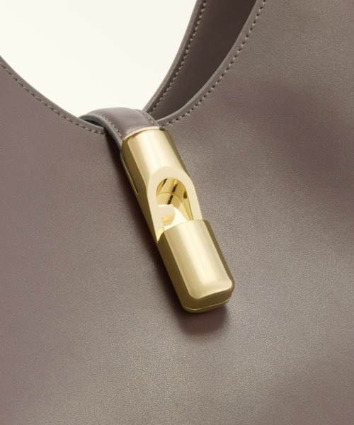 FURLA（フルラ）の「フルラ ゴッチャ (Furla Goccia) ホーボーバッグ M（トートバッグ・レディース・ブラック/ダークネイビー/バーガンディー/ブラウン/スモークグレー/ライトブラウン・ONE SIZE）」の20枚目の写真