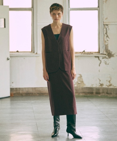 EN NEUME（エンノイム）の「【Set Up】Faux Suede Straight Skirt（スカート・レディース・バーガンディー/チャコールグレー/ベージュ・FREE）」の6枚目の写真