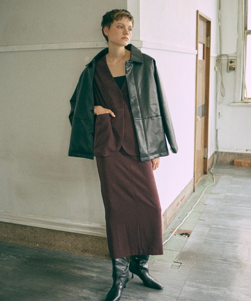 EN NEUME（エンノイム）の「【Set Up】Faux Suede Straight Skirt（スカート・レディース・バーガンディー/チャコールグレー/ベージュ・FREE）」の7枚目の写真