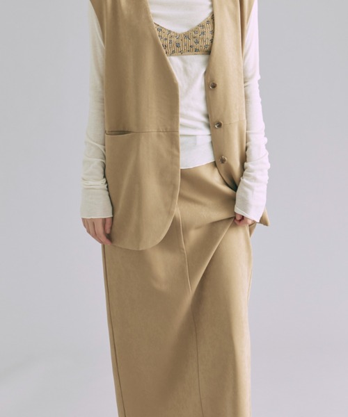 EN NEUME（エンノイム）の「【Set Up】Faux Suede Straight Skirt（スカート・レディース・バーガンディー/チャコールグレー/ベージュ・FREE）」の22枚目の写真