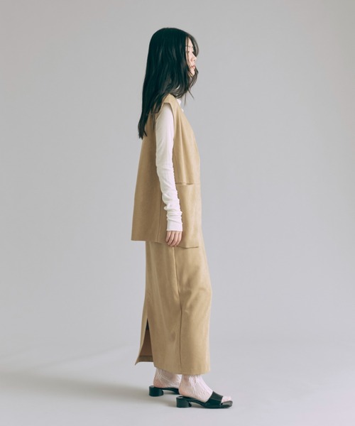 EN NEUME（エンノイム）の「【Set Up】Faux Suede Straight Skirt（スカート・レディース・バーガンディー/チャコールグレー/ベージュ・FREE）」の20枚目の写真