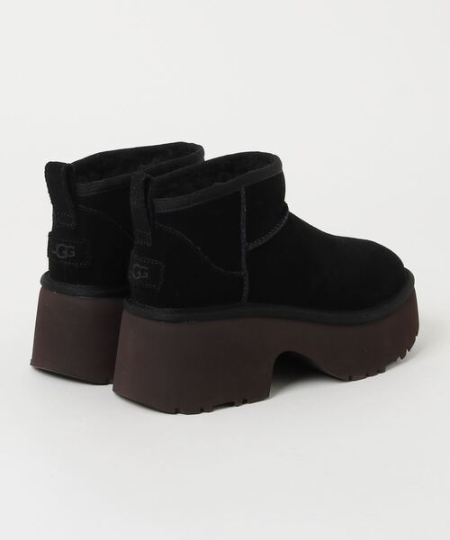 UGG（アグ）の「UGG/アグ/Classic Ultra Mini New Heights（ブーツ・レディース・ベージュ/ブラック・8/6/7）」の3枚目の写真