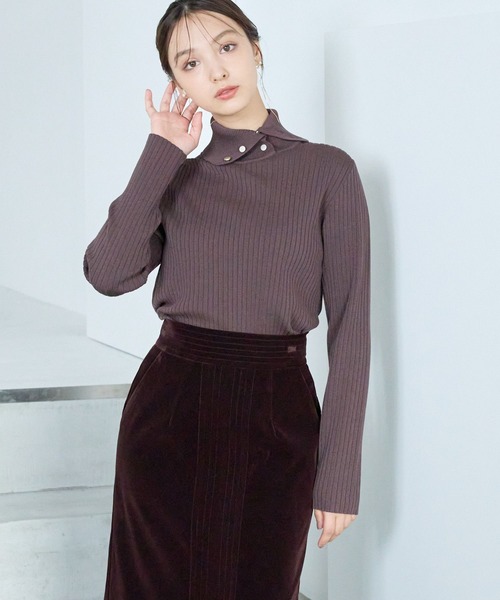Andemiu(アンデミュウ)の「リブヘンケイエリボタンニット202743(ニット/セーター・レディース・ブラック/ブラウン/グレー/アイボリー・FREE)」の4枚目の写真