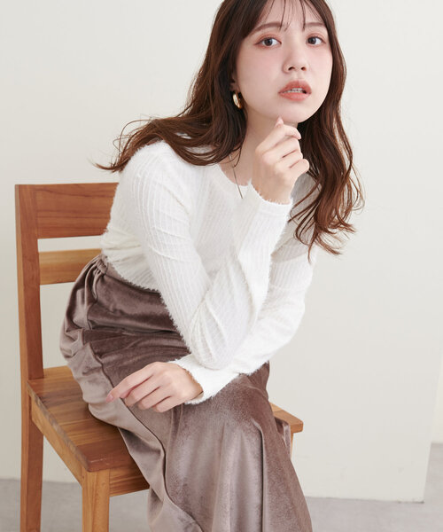 natural couture(ナチュラルクチュール)の「【Web限定】フェザーストライプカットトップス(Tシャツ/カットソー・レディース・ブラック/オフホワイト/モカ・FREE)」の6枚目の写真
