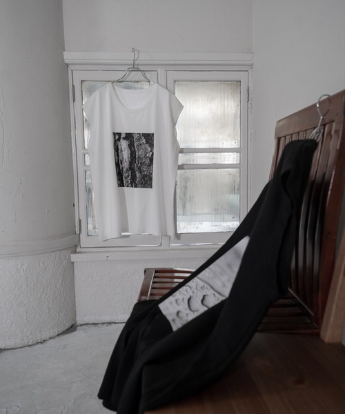 Utusiyo（ウツシヨ）の「sleeveless tee 雨樹（Tシャツ/カットソー・メンズ・ブラック/ホワイト・FREE）」の5枚目の写真