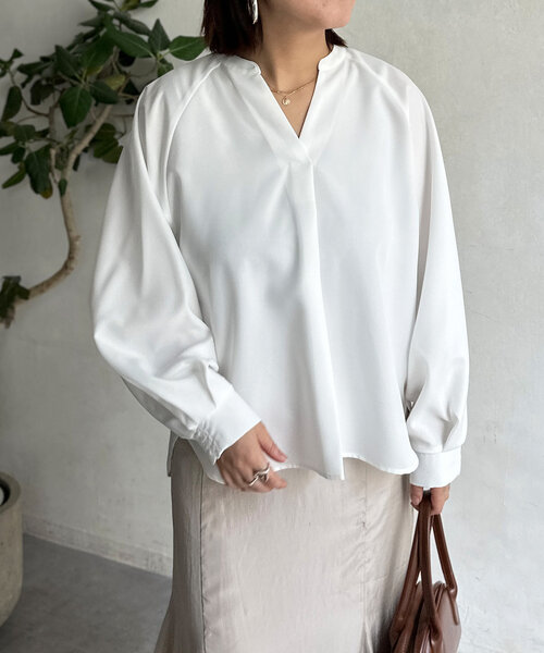 Chez toi(シェトワ)の「リネンライクスリットネックブラウス(シャツ/ブラウス・レディース・オフホワイト/チャコールグレー/ブルー/ライトグレー・FREE)」の5枚目の写真